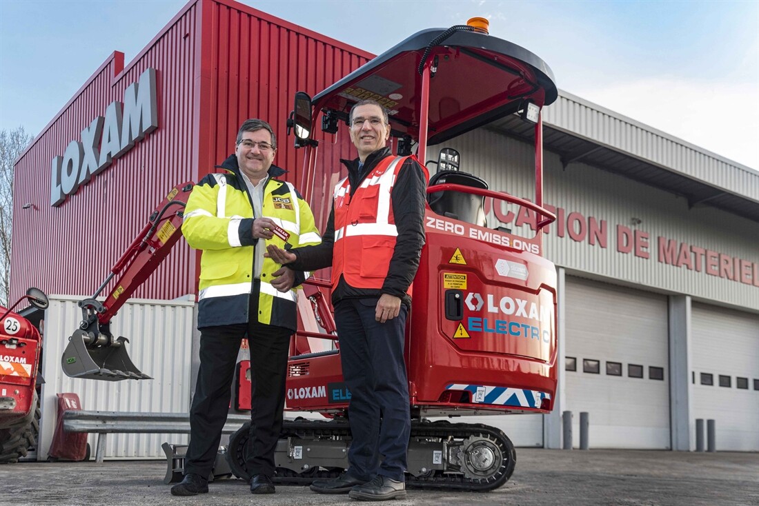 LOXAM receives JCB electric digger
