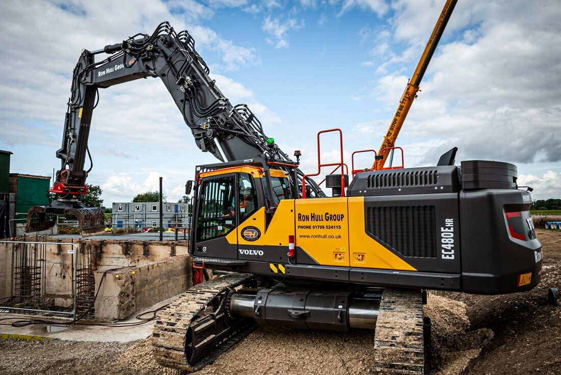 Volvo EC480E joins Ron Hull fleet