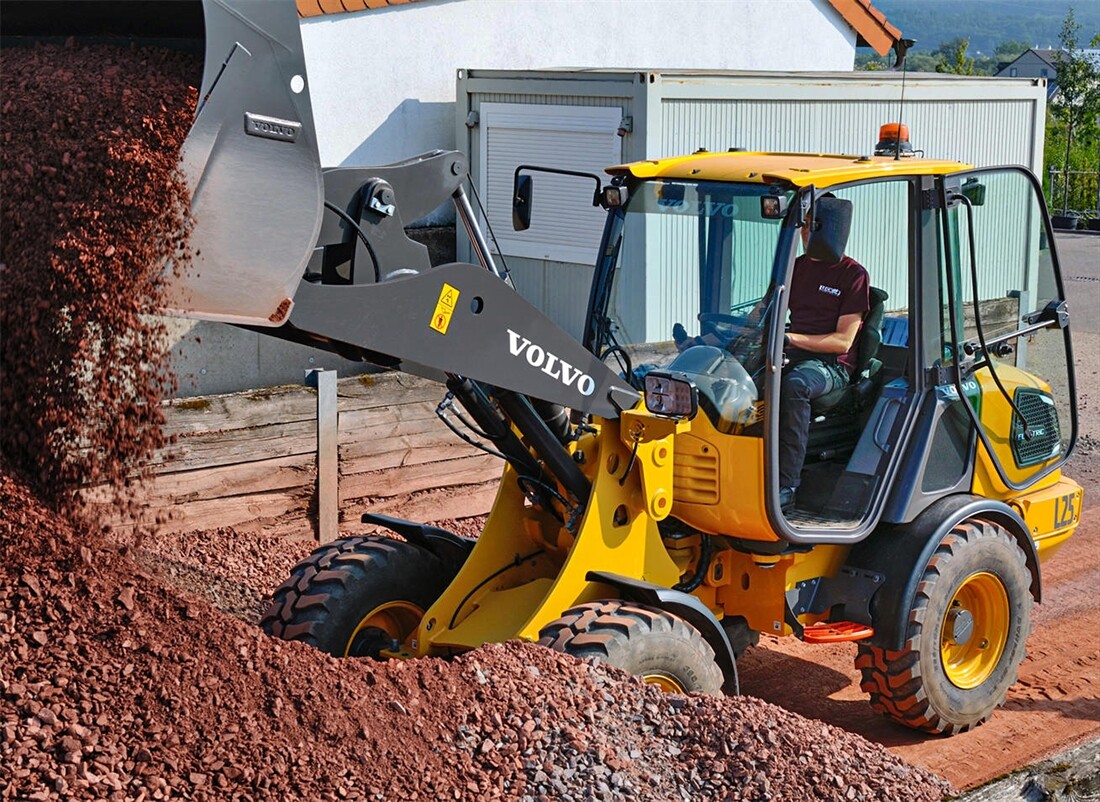 Volvo L25 Electric serving in Germany