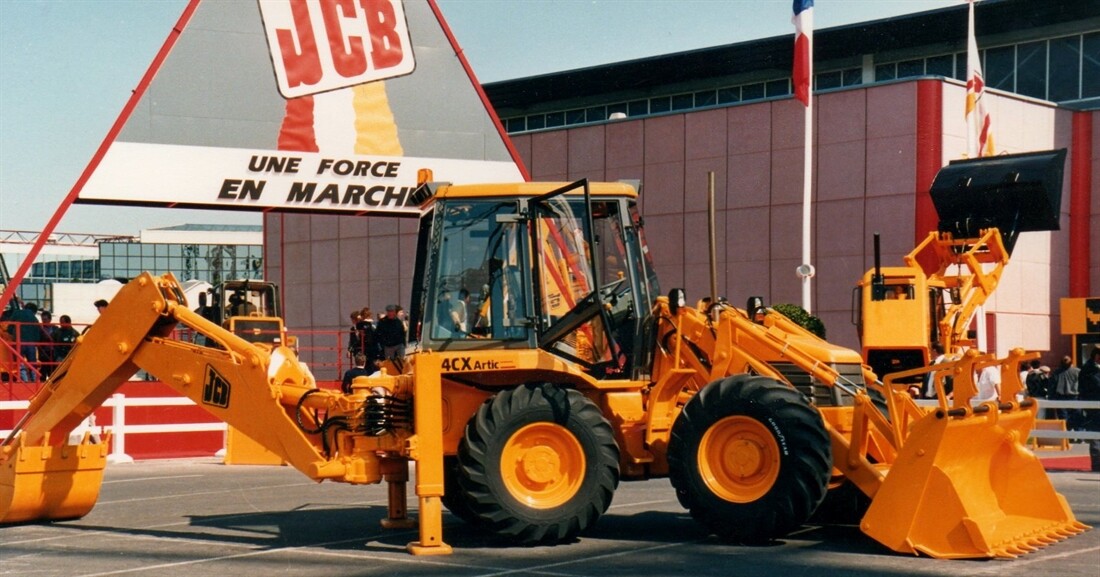 JCBs ARTIC Backhoe Loader concept