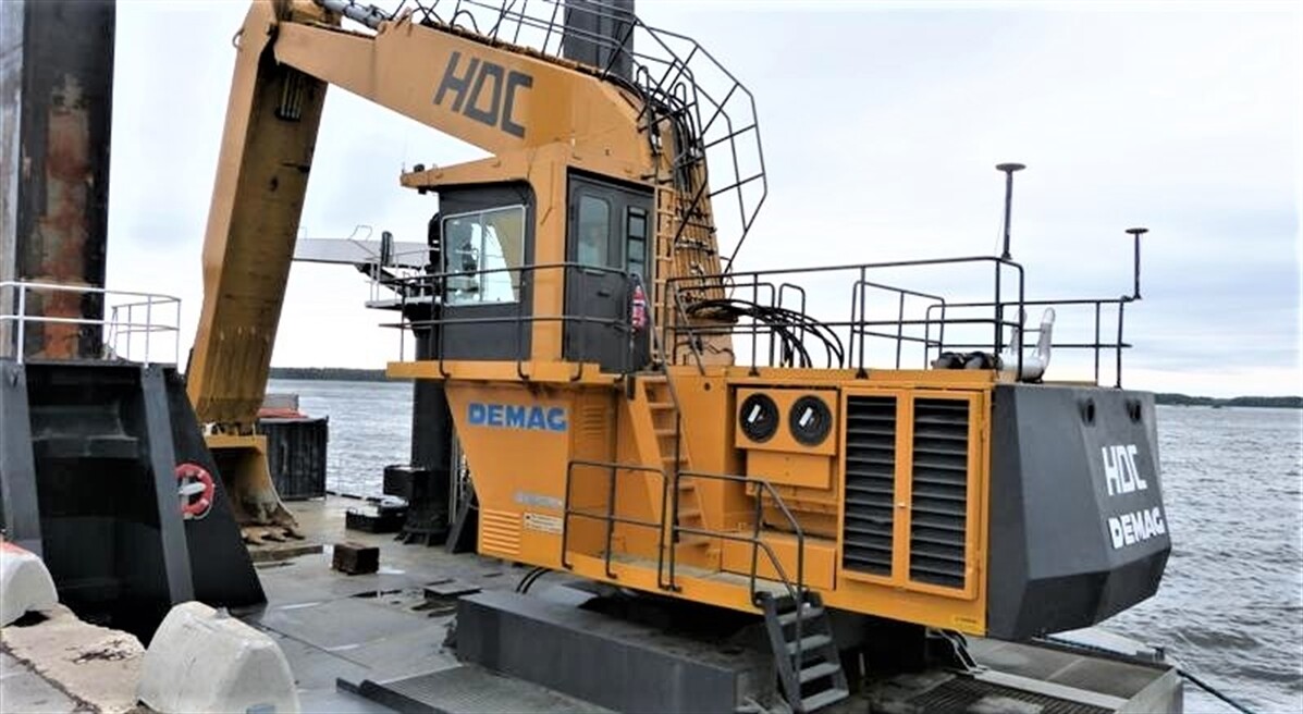 Old Demag Converted to Dredger