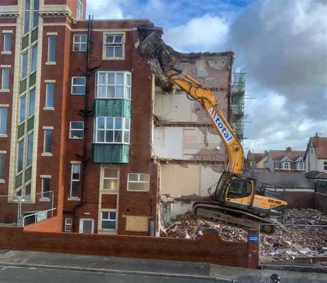 Dangerous demolition halted by Health and Safety
