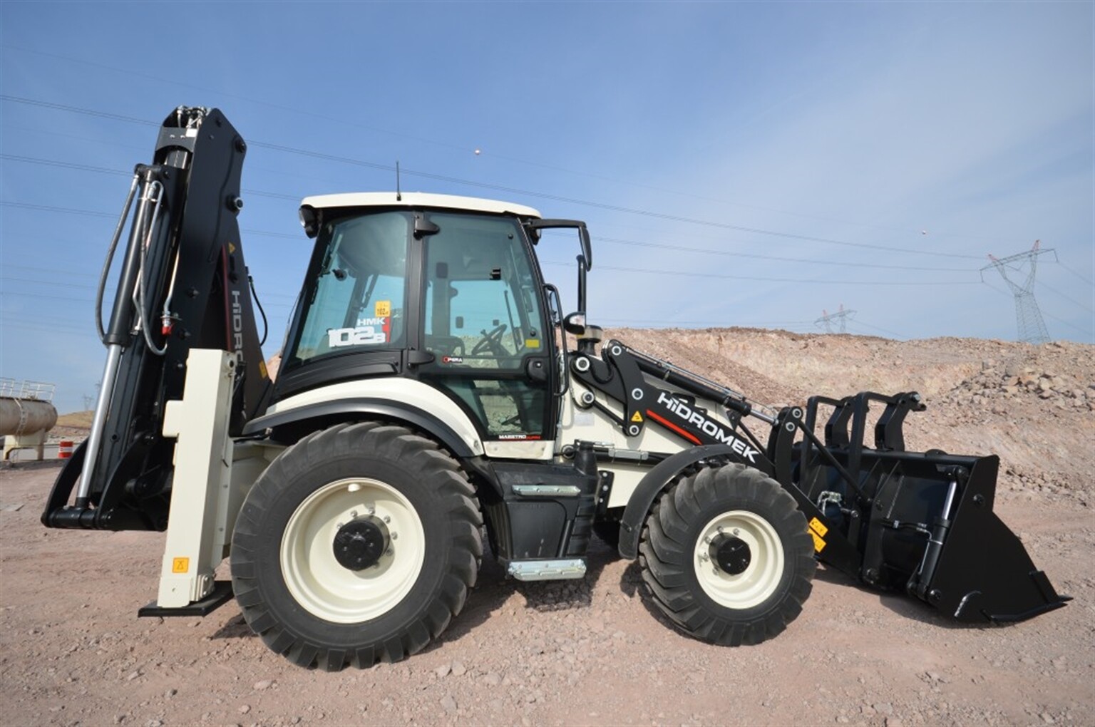 Digger gets hands on at Hidromek