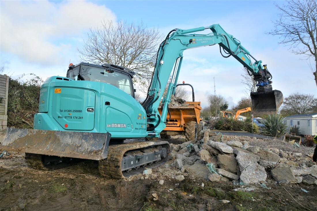 First Kobelco, First Tilty