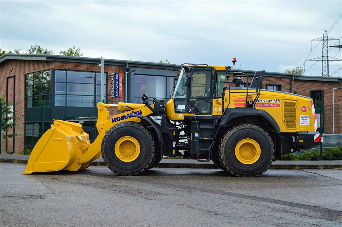 First Komatsu WA475-10 wheel loaders arrive in UK