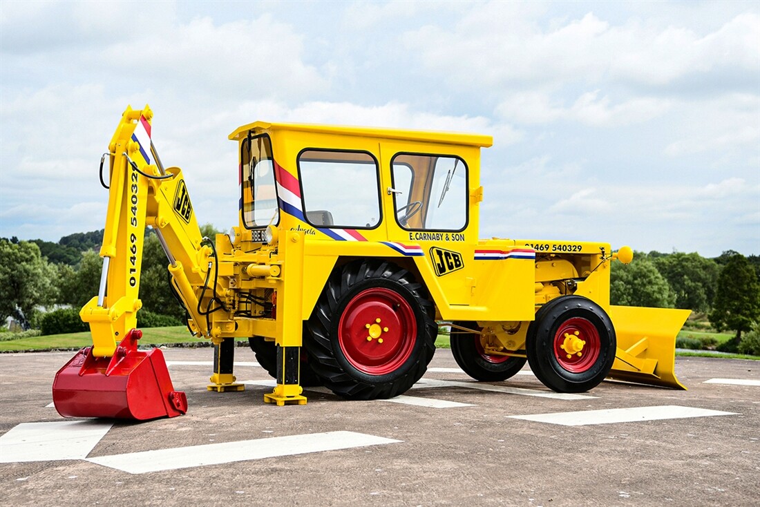 JCB restores vintage backhoe for customer