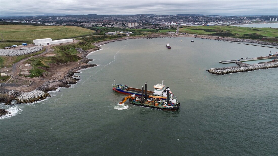 Worlds largest backhoe dredger