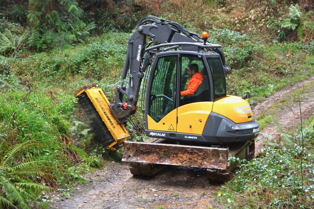 Mecalac Skid excavator Vs Standard Excavator