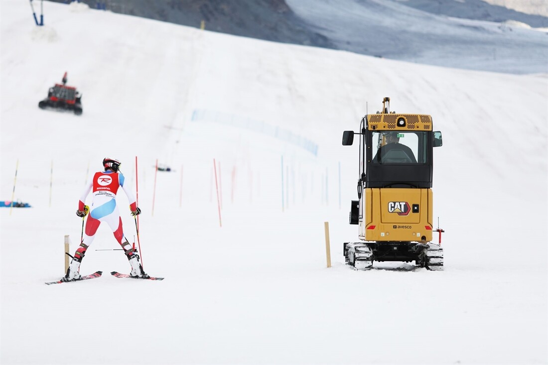 Cat Mini Excavator on the Piste