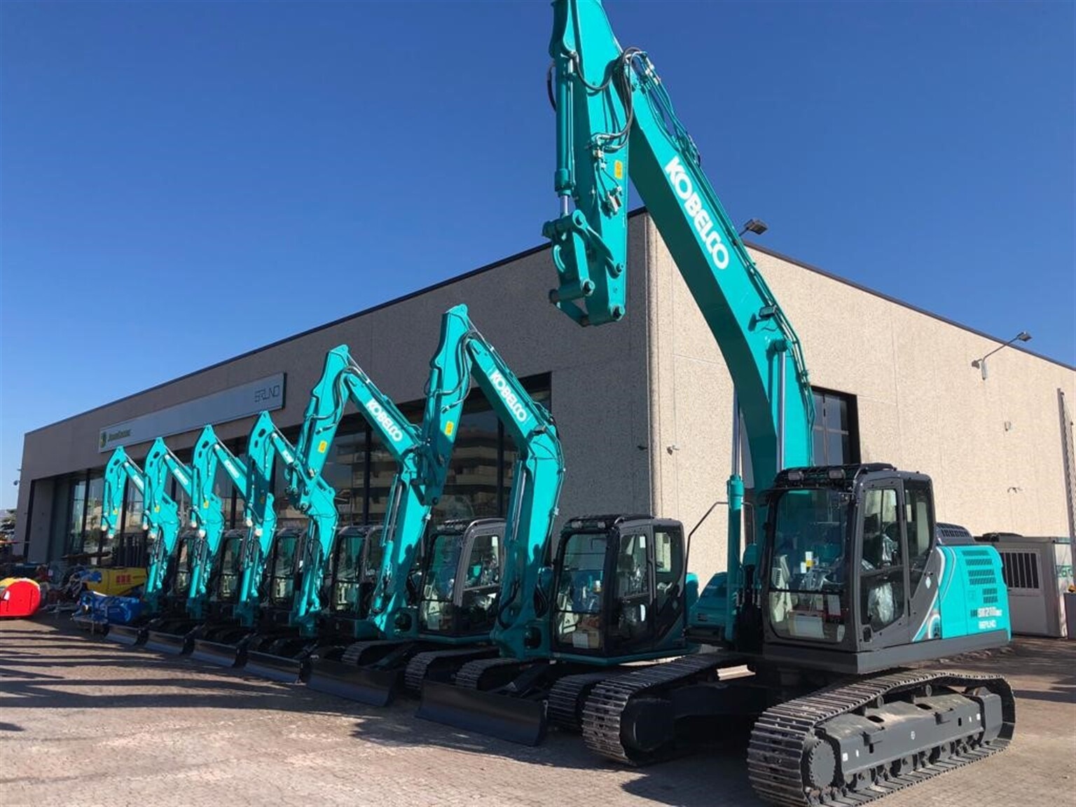 Kobelco expands operations in Italy