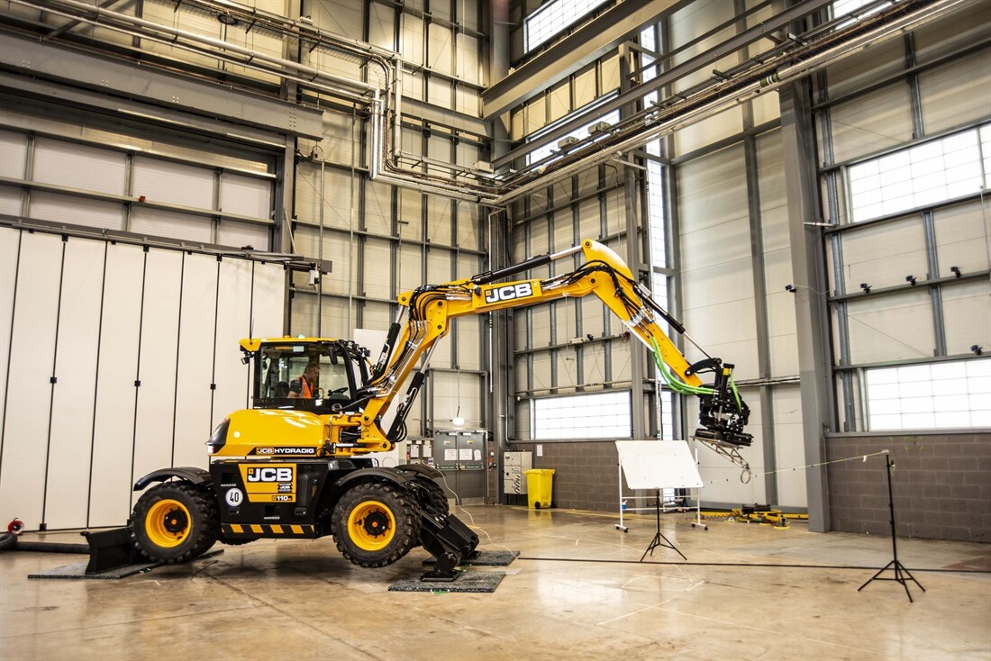 JCB Hydradig delivers test data for Big Yellow Robots