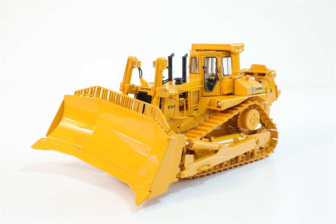 David Wylie reviews the 1:48th scale die-cast Caterpillar D11N