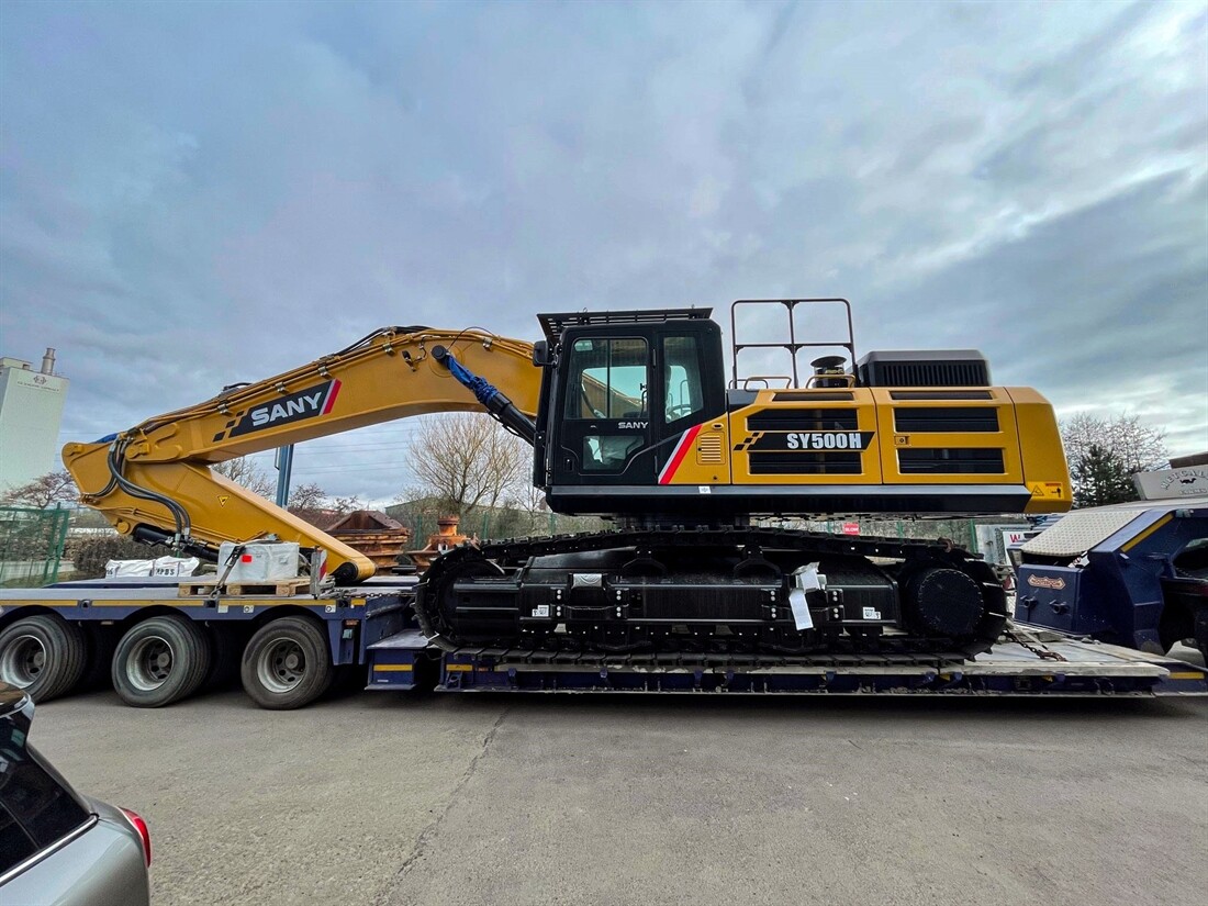 First Sany SY500H sold in UK