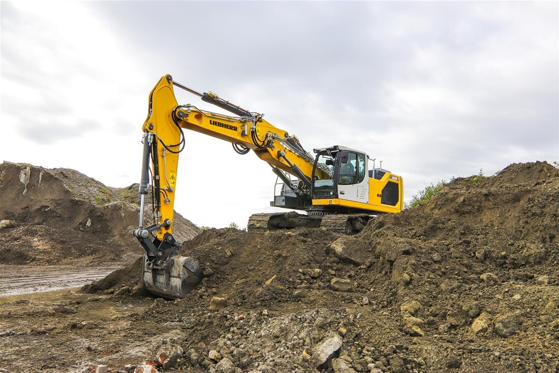Liebherr launches new R 928 G8 crawler excavator