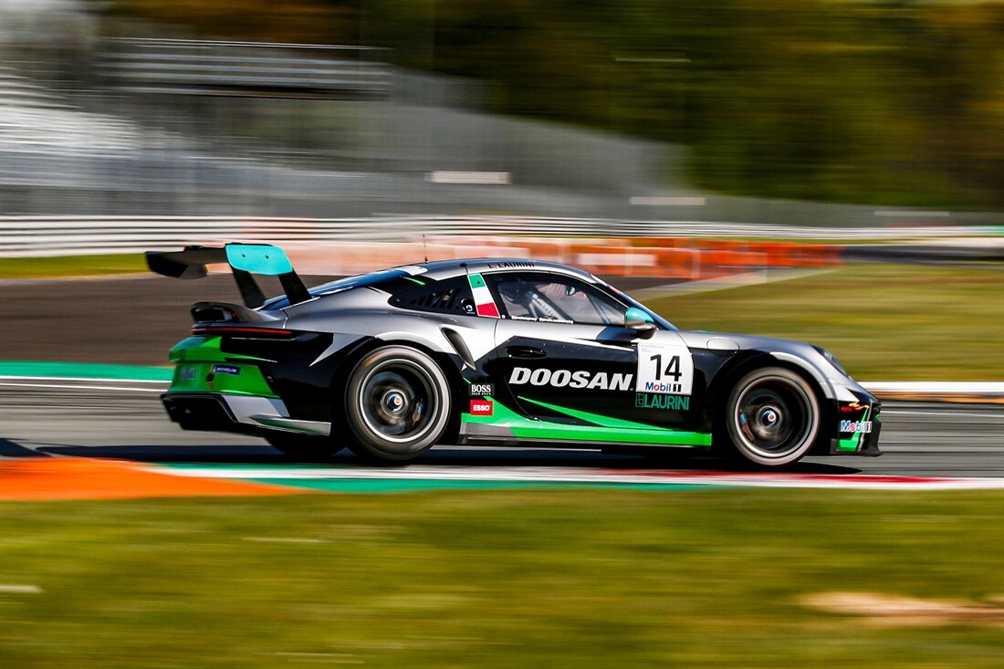 Doosan sponsors team in Porsche Mobil 1 Supercup