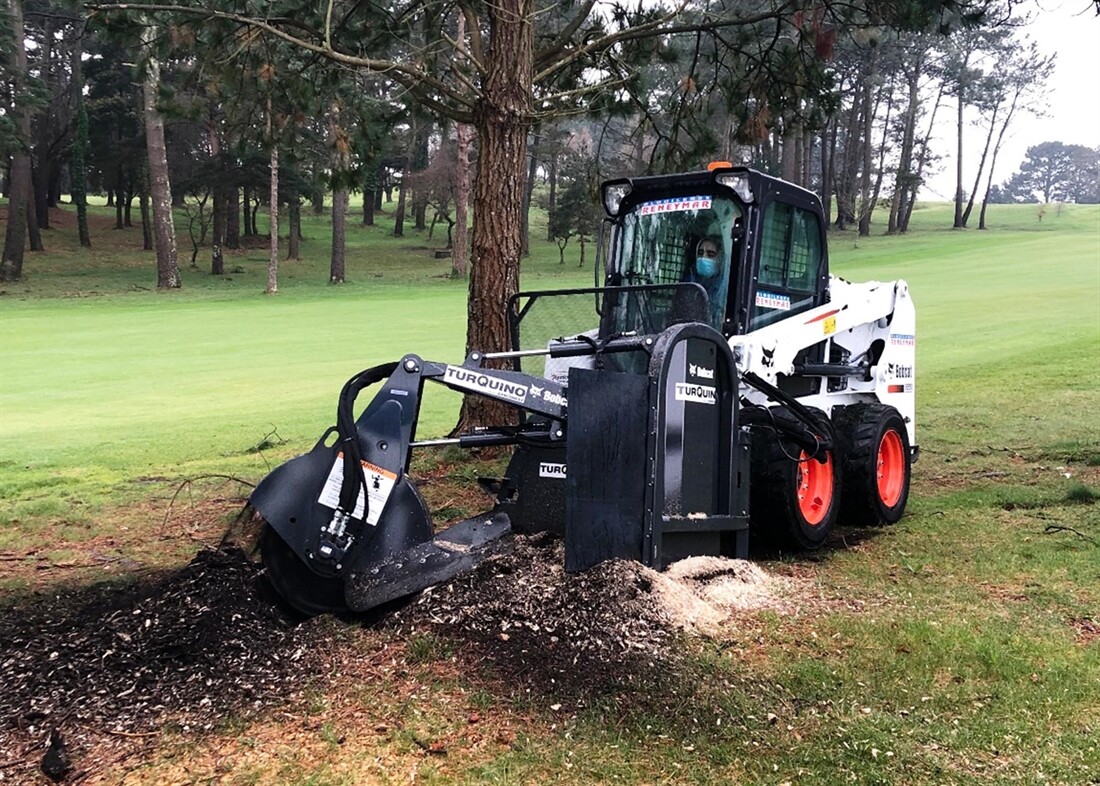 Bobcat SG60 clears tree stumps at golf course