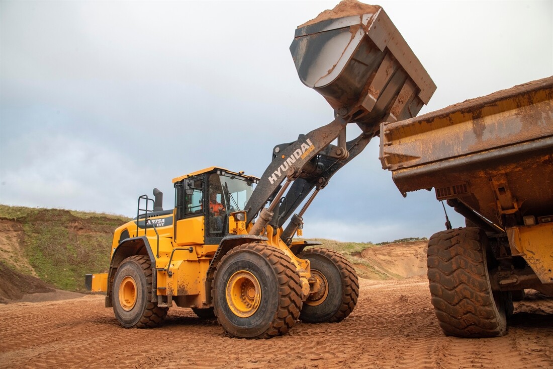 UKs First Hyundai HL975A CVT goes to DA Harrison