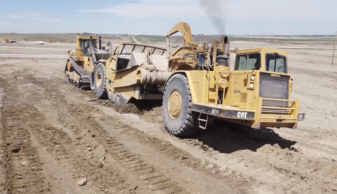 Single Engine Scraper Action, Push Loading v Self Loading