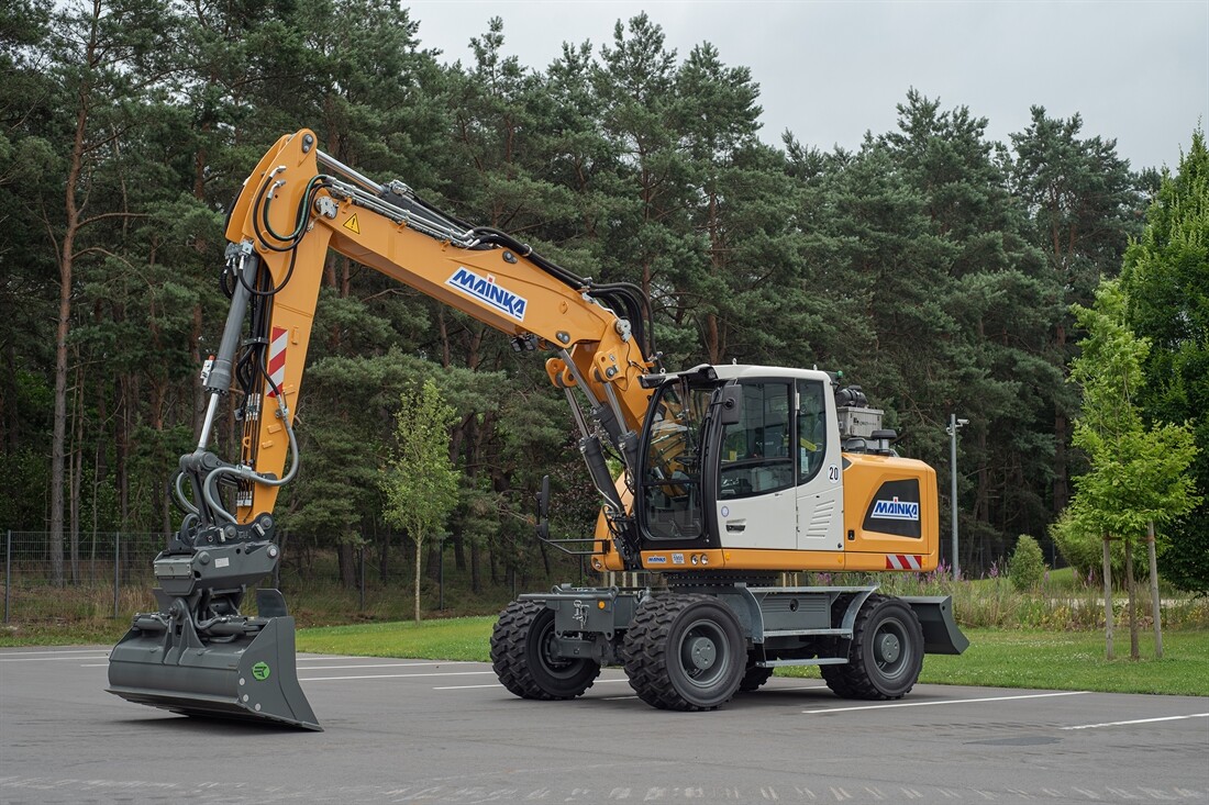 German Contractor takes delivery of its 50th Liebherr machine