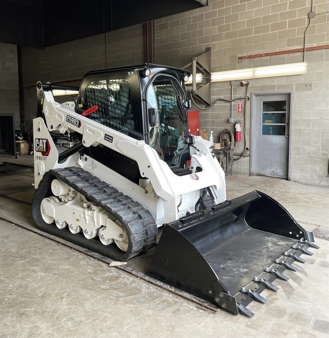 Buildwitt Mooo..ves into Skid Steer Ownership with Cat