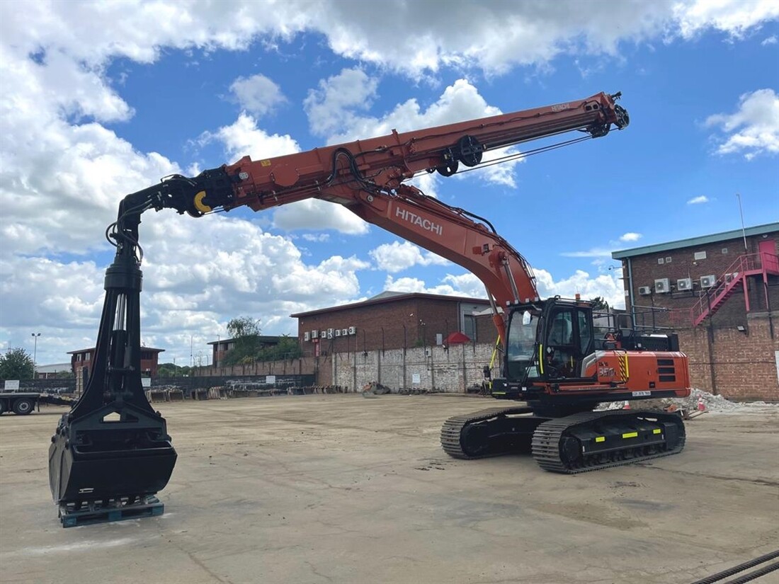 Five new Hitachi excavators for Synergy Plant Hire