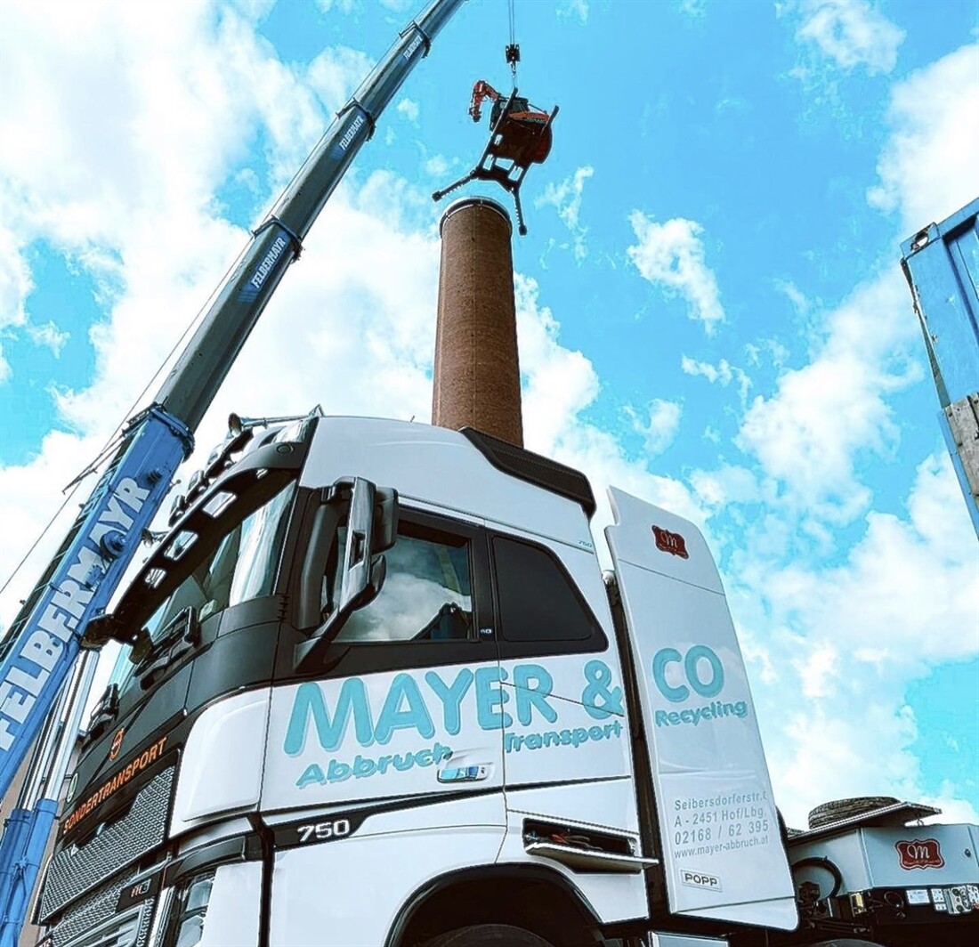 Mayer & Cos Flying Excavators