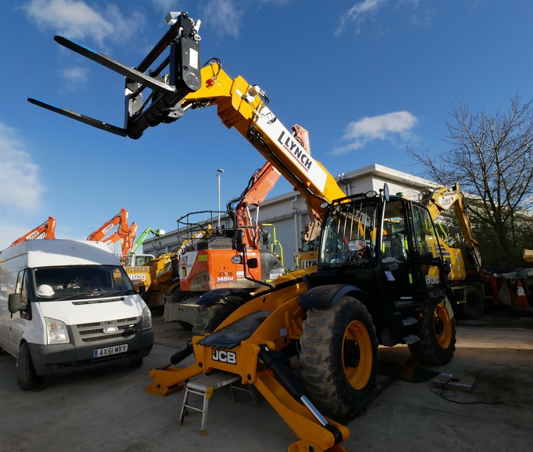 JCB with GKDs Advanced Height Limiter