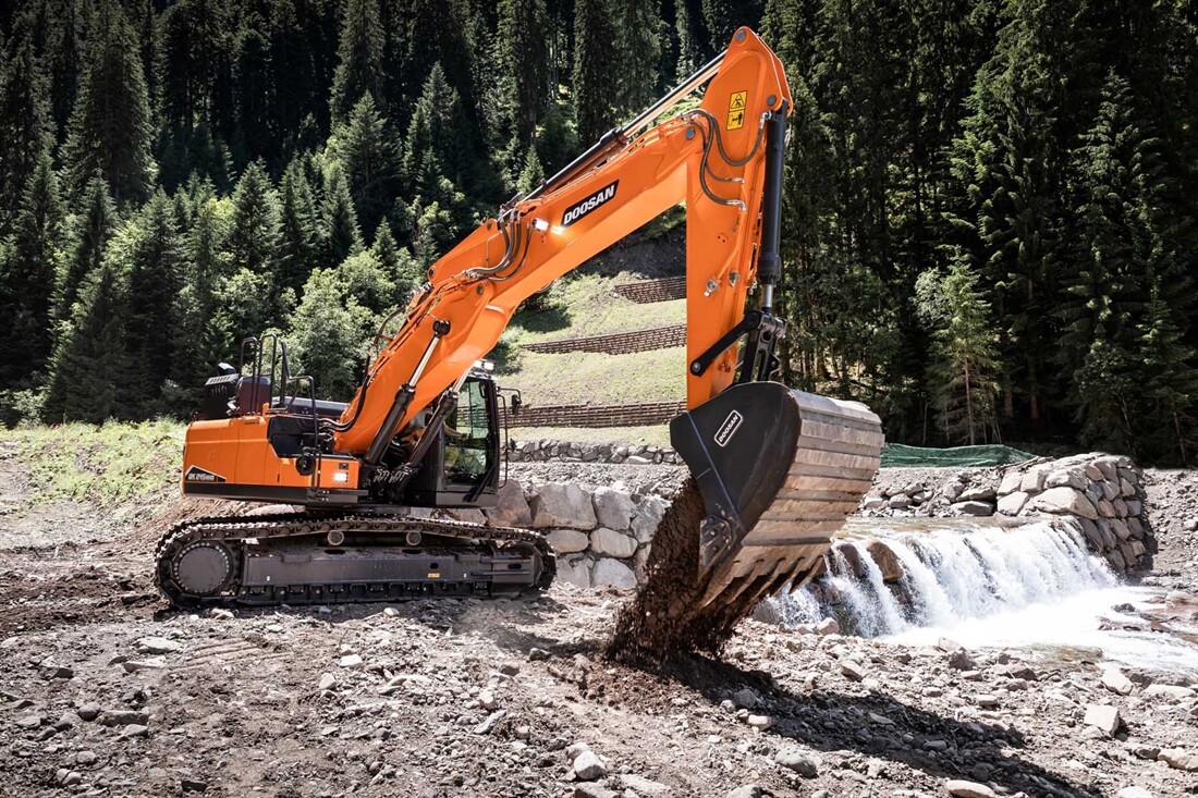 New Doosan DX245NHD-7 heavy duty excavator