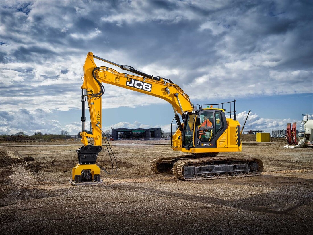 JCB 245XR reduced tailswing excavator