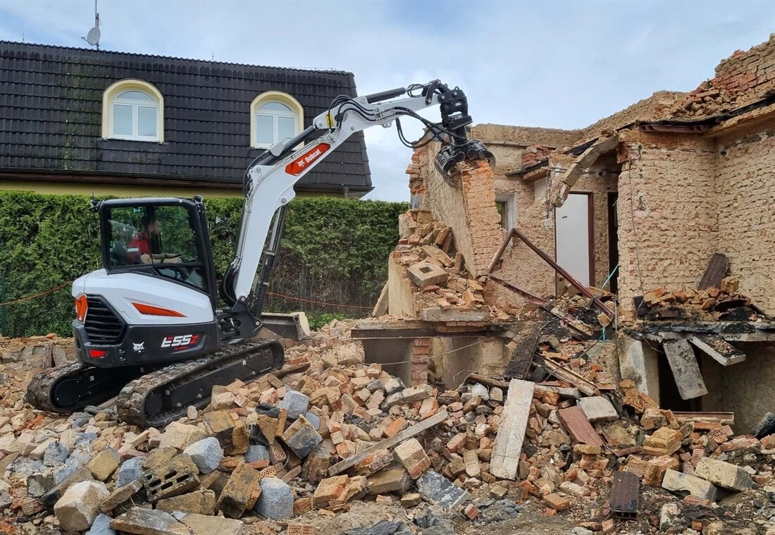 Bobcats shine on house demolition job