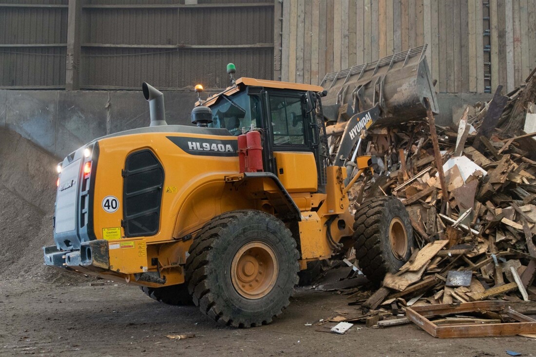 Hyundai HL940A loading shovel for Reston Waste