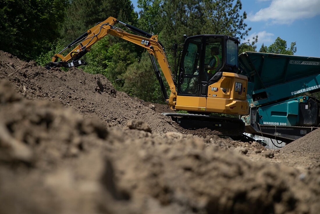 New Cat 304 and 305 CR mini-excavators