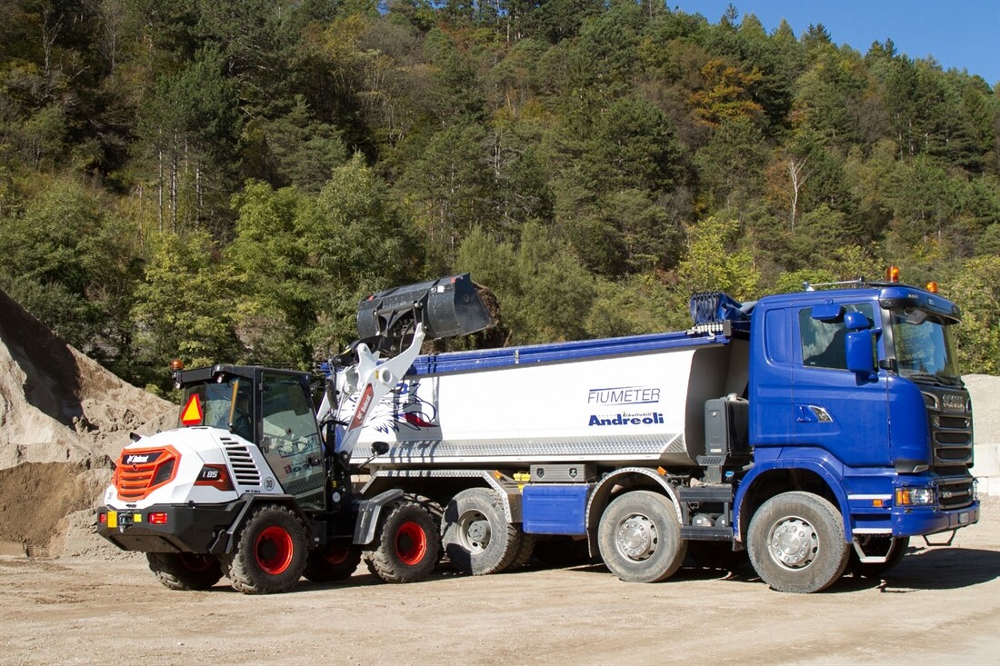 First Bobcat L85 compact wheel loader in Italy