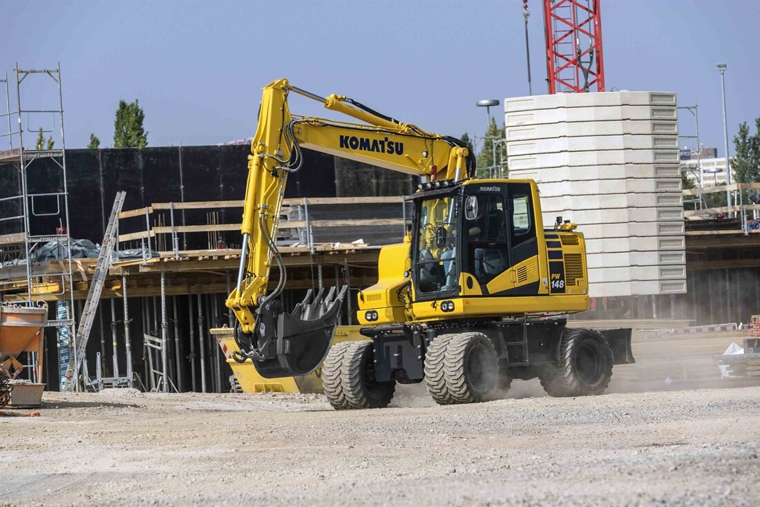 Komatsu upgrades PW148-11, PW158-11 and PW160-11