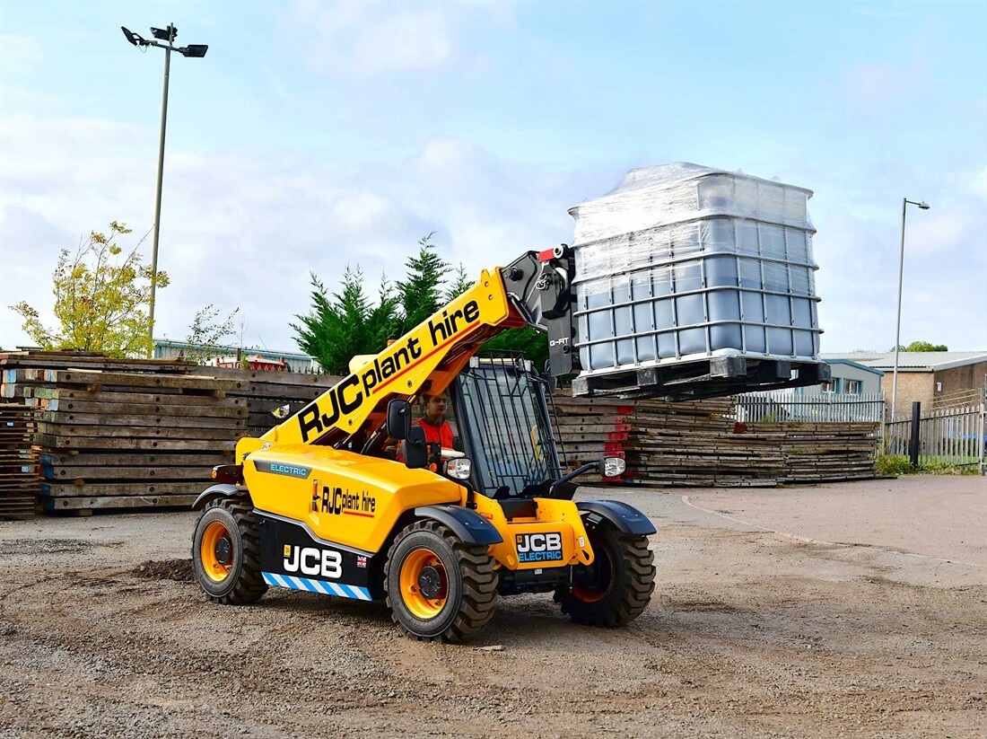 Hirer praises new electric JCB 525-60E Loadalls