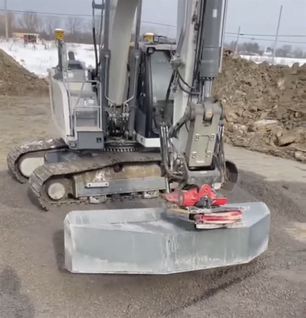 Self-Made Grade Box Fits the Bill for SL Excavations