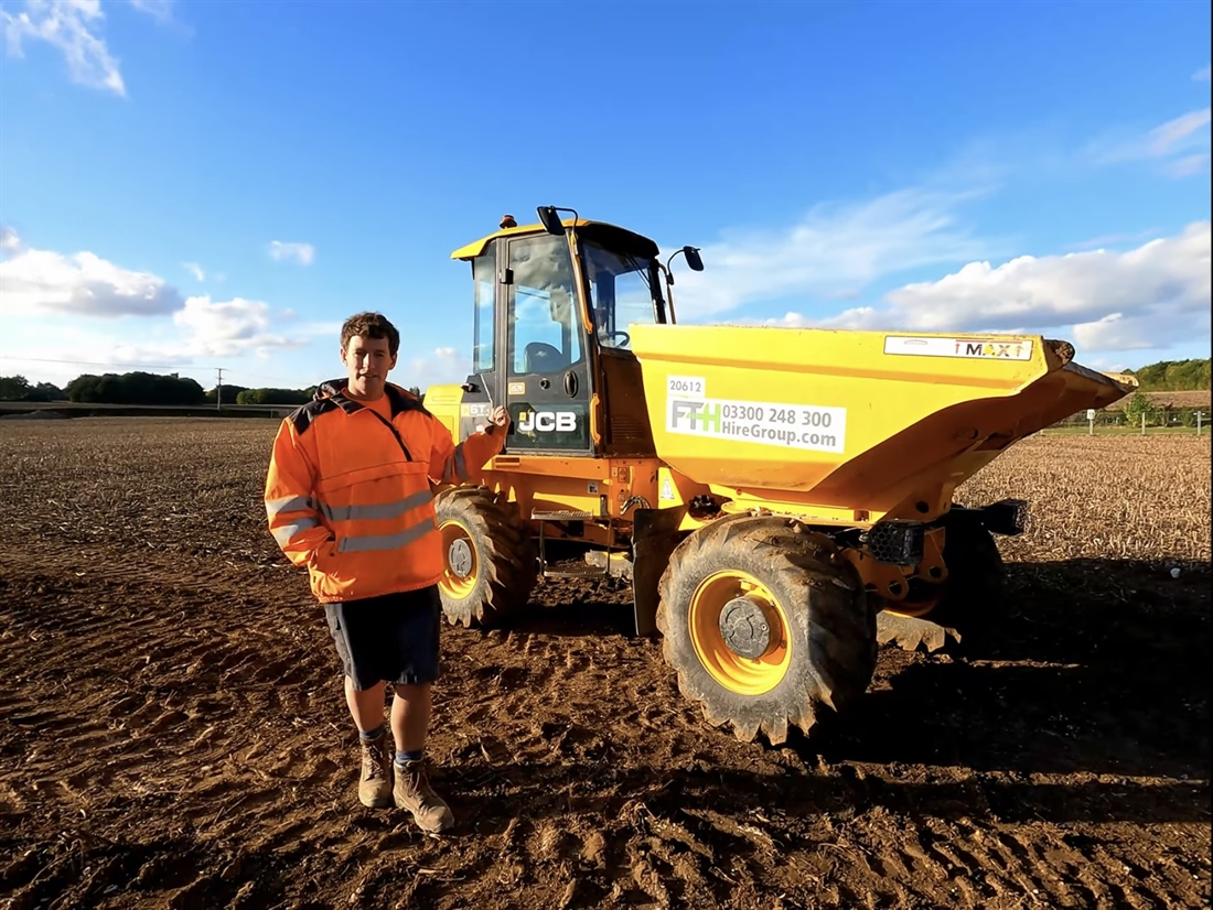 Ollie Reviews the JCB 6T-1