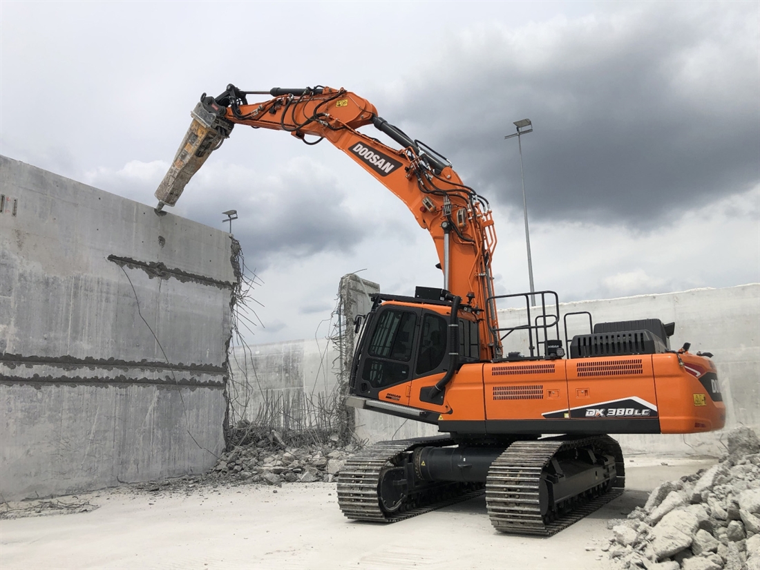 New Doosan Demolition excavator and Material Handlers