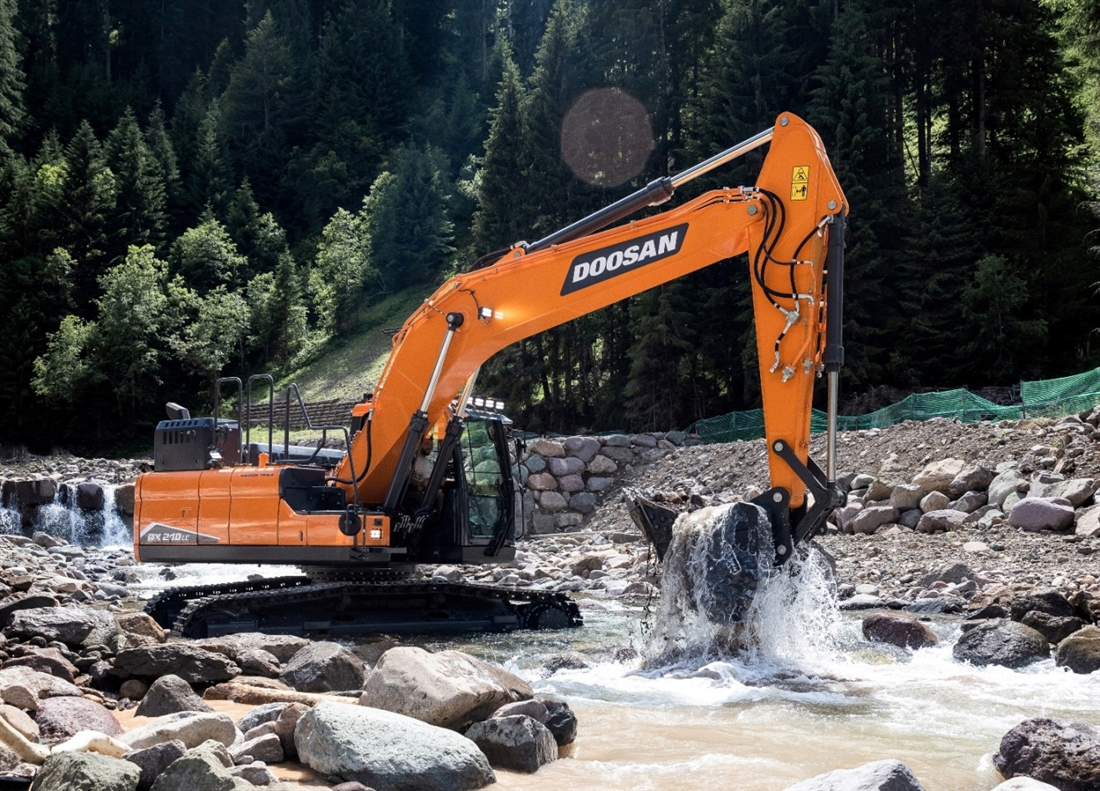 Balgownie debuts Doosan DX210LC-7 at ScotPlant 2022