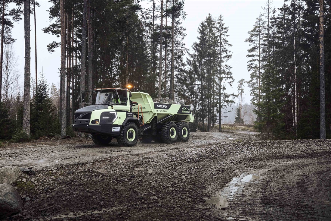 Volvo HX04 articulated hauler runs on hydrogen