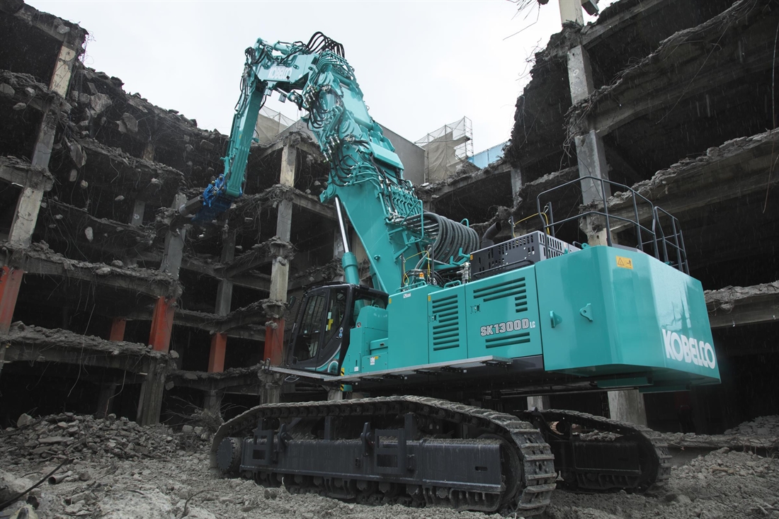 130-tonne Kobelco SK1300DLC with 40m reach