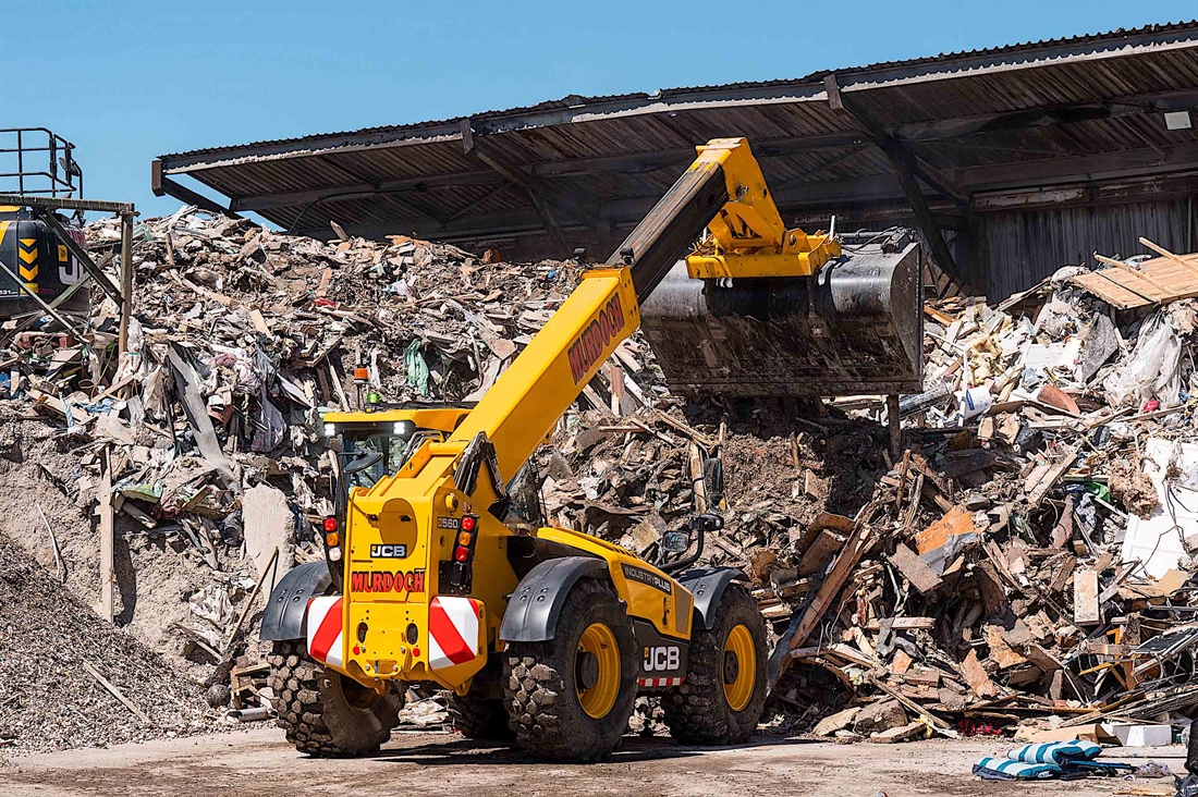 J & M Murdoch adds JCB Wastemaster to fleet