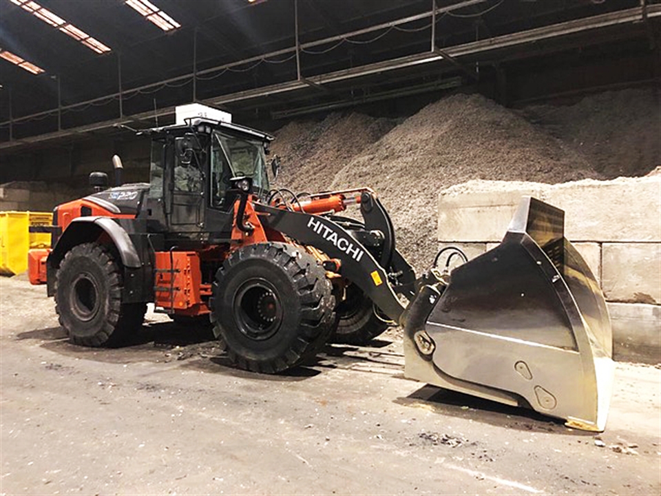 Hitachi ZW220-7 recruited in carpet city