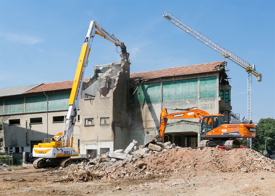 Doosan demolition excavator takes down historic factory