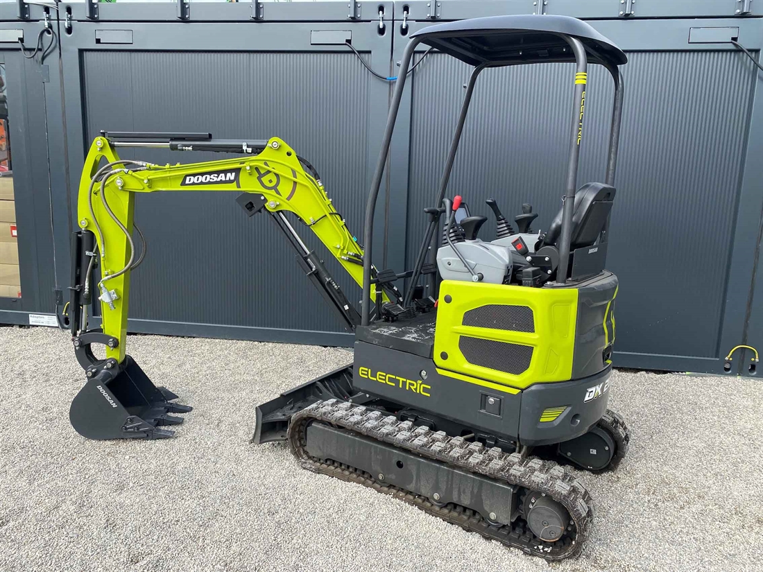 Doosan previews DX20ZE electric mini-excavator