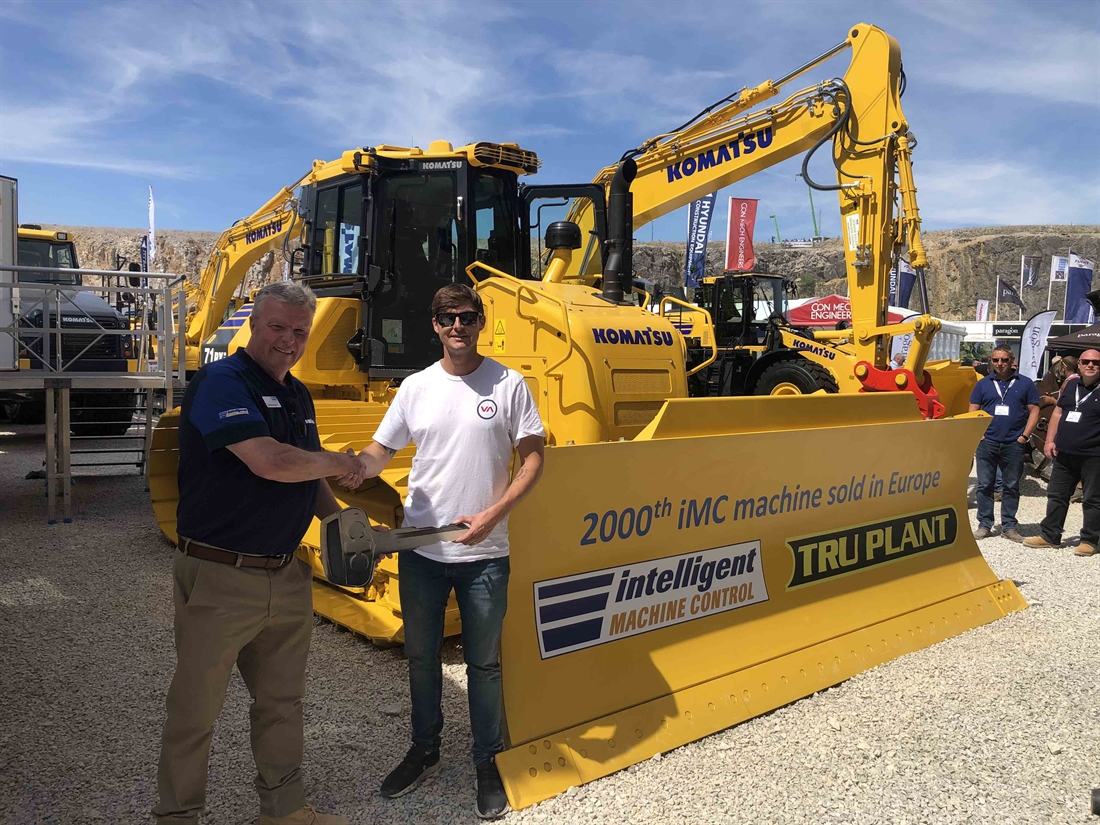 Komatsu delivers 2,000 iMC machines