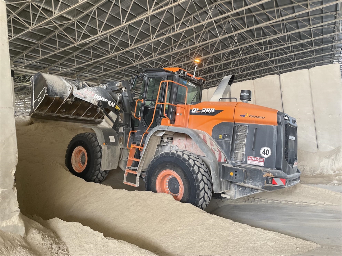 Doosan DL380-7 in ceramic floor tile industry