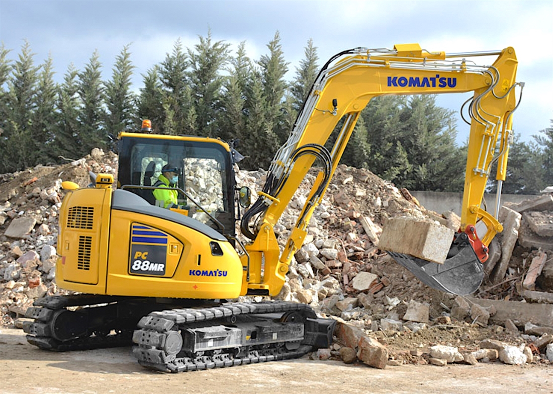 'Tight-tailswing' Komatsu midi in Ireland