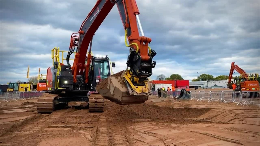 Lucas Haddock Gets Up Close and Personal with Leica, Engcon and Hitachi
