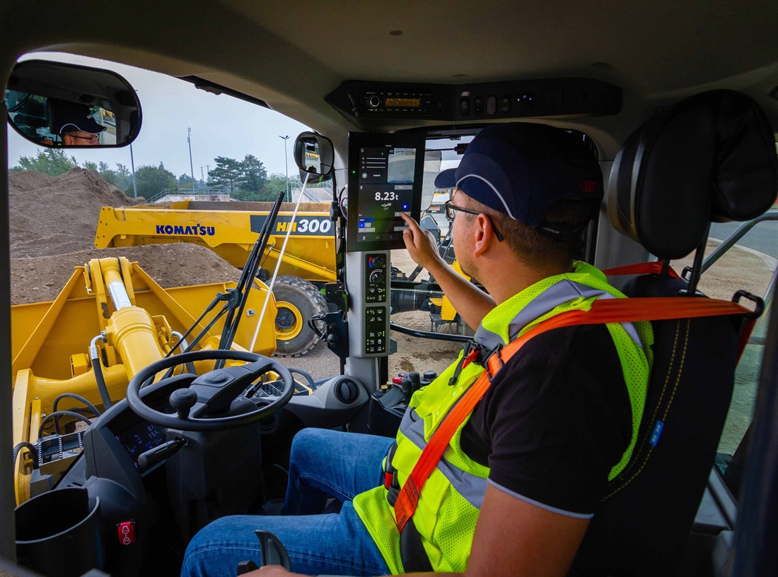 Komatsu SubMonitor